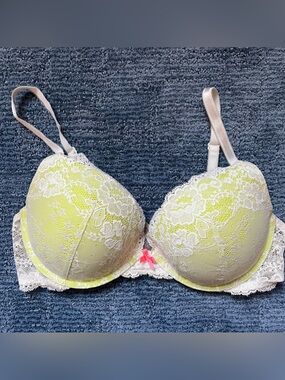 Victoria's Secret Lime Lace Push-Up Bra with Ivory Overlay